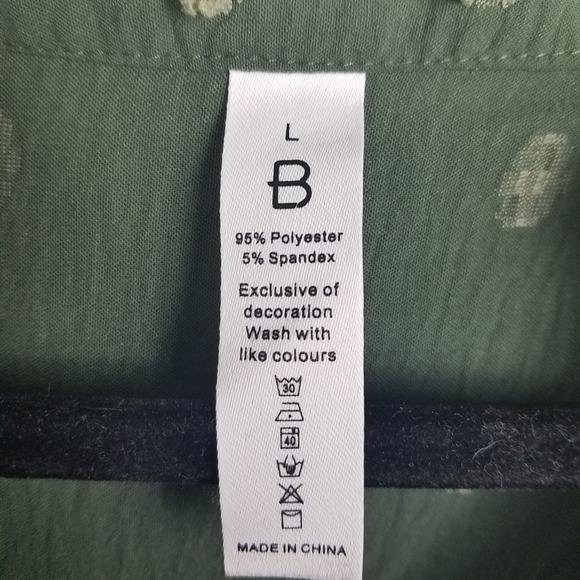 B Brand Women's Dark Green Textured V Neck Flutter Sleeve Top Size L - Picture 5 of 5